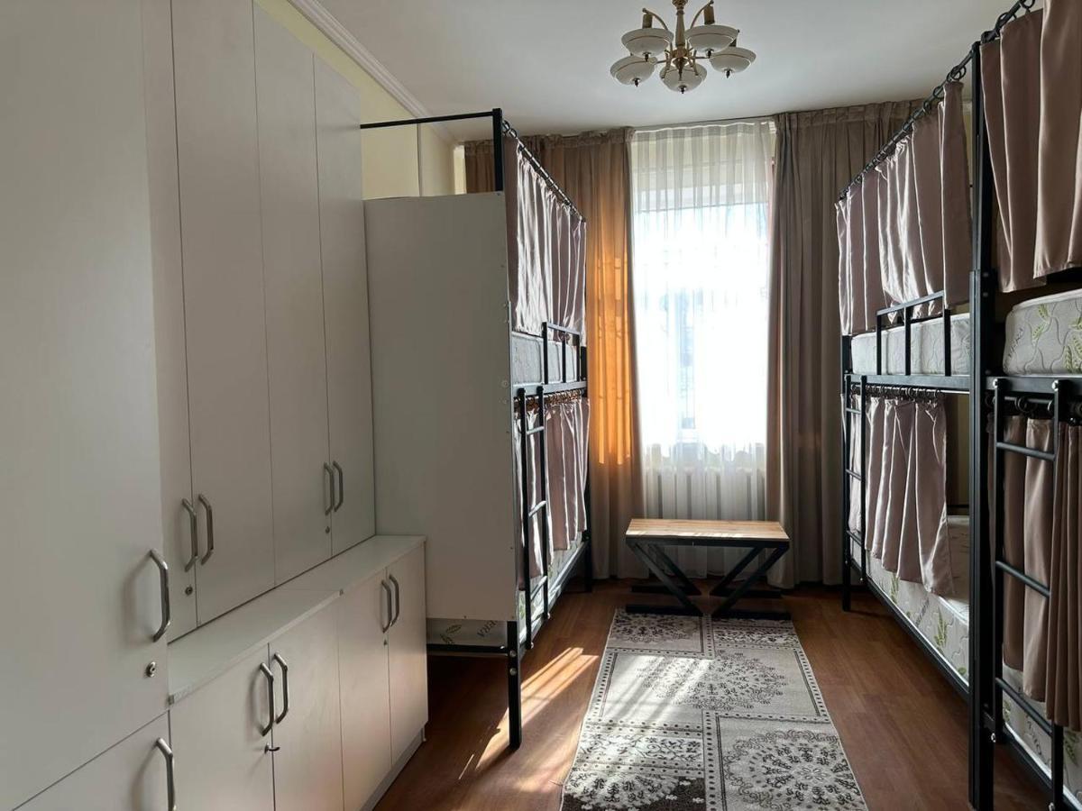 Aya Sofia Vandrarhem Bishkek Exteriör bild